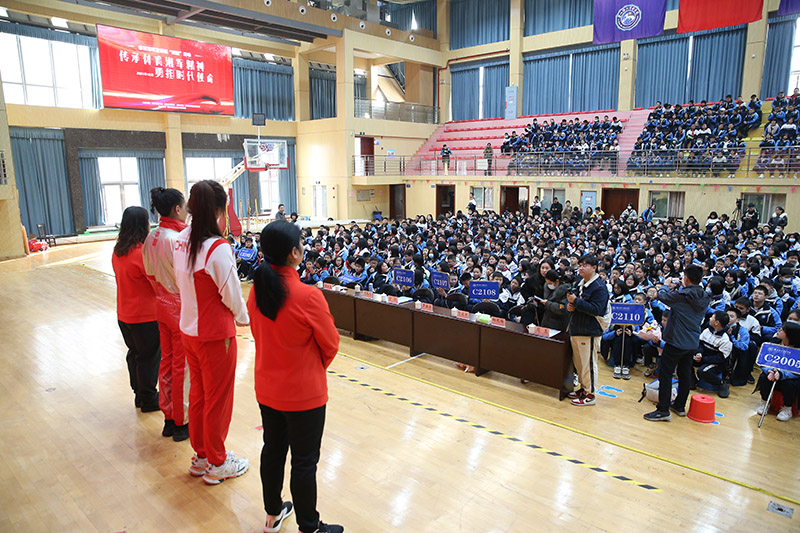 湖南湘西举重奥运冠军_湖南湘西女子举重冠军是谁_湘西举重运动员